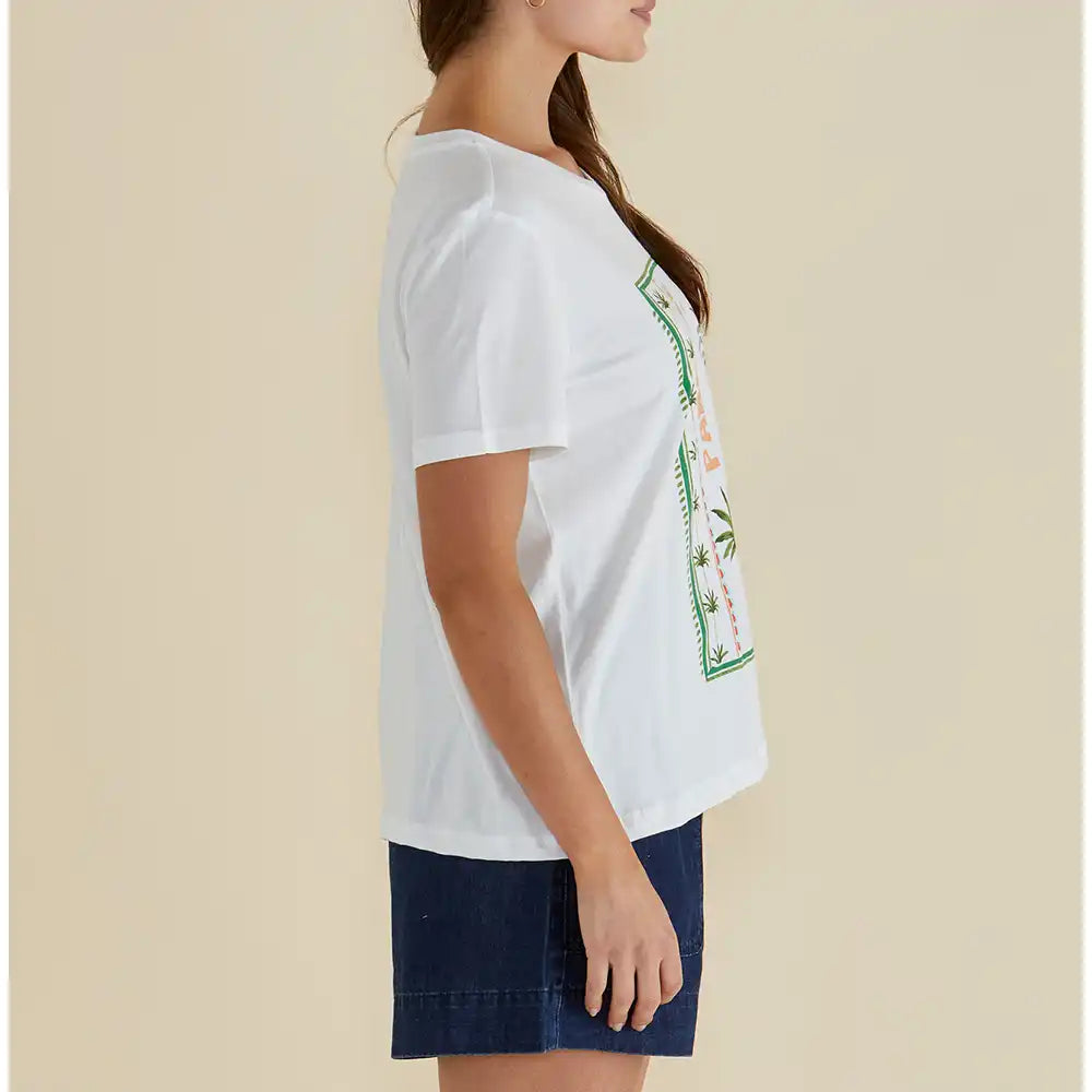 Model wearing a white tee shirt with 
short sleeves. 