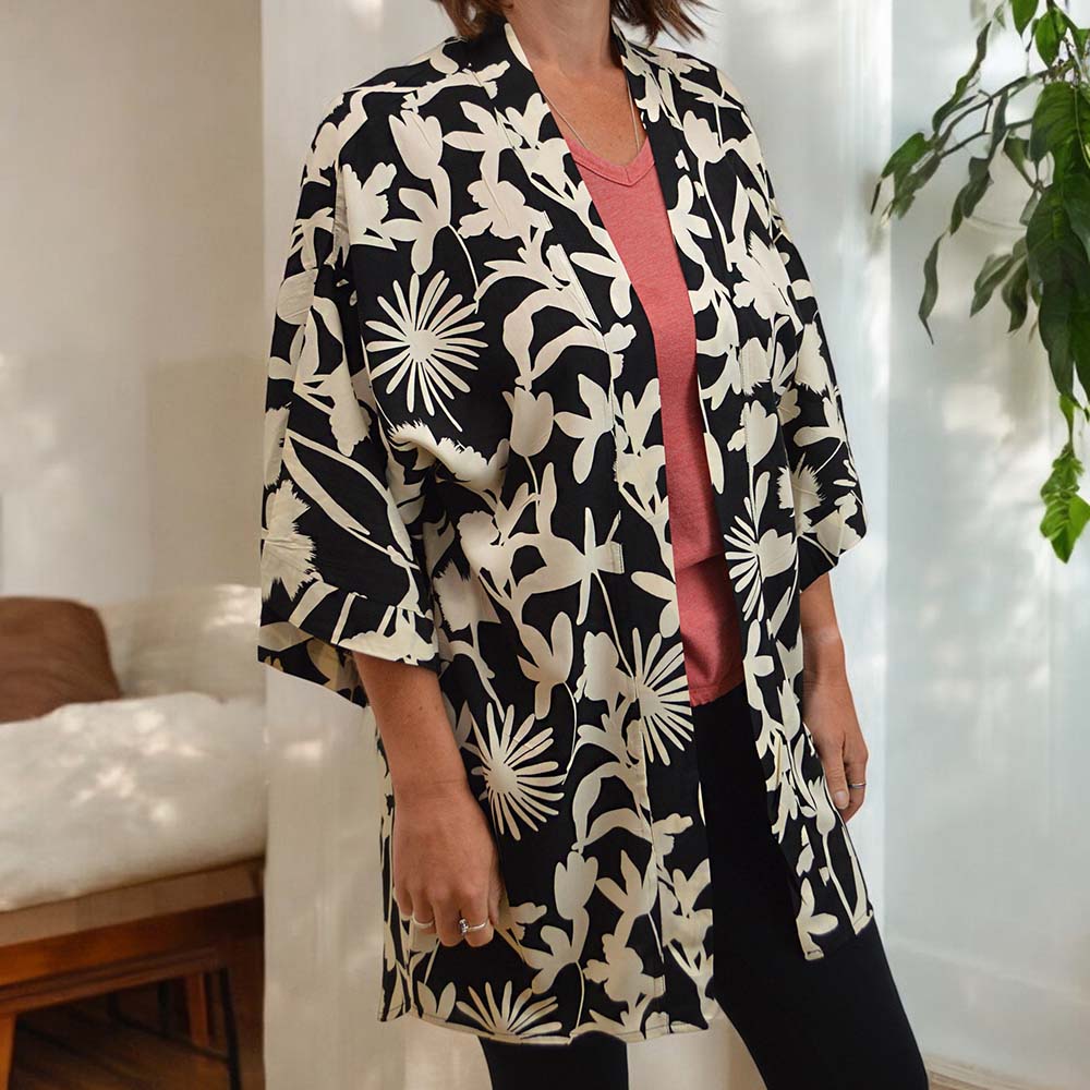 Jinjing Blac & Cream Kimono