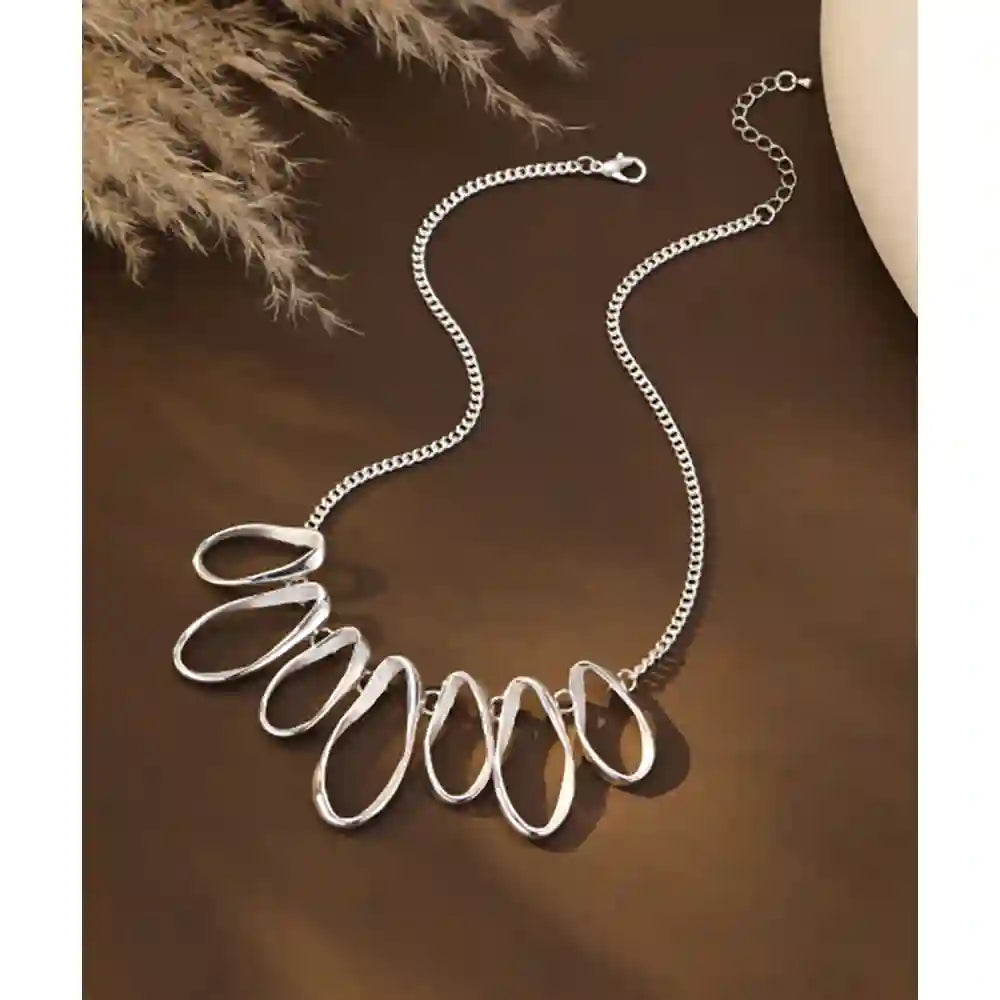 Graduating oval collar necklace in silver