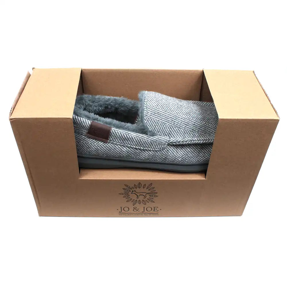 Jo and Joe men's herringbone full slippers in grey. Furry inside. Boxed view.