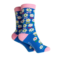 Blue socks with a pale pink ankle, heel and toe. Features white daisies with multicoloured centres and leaves.