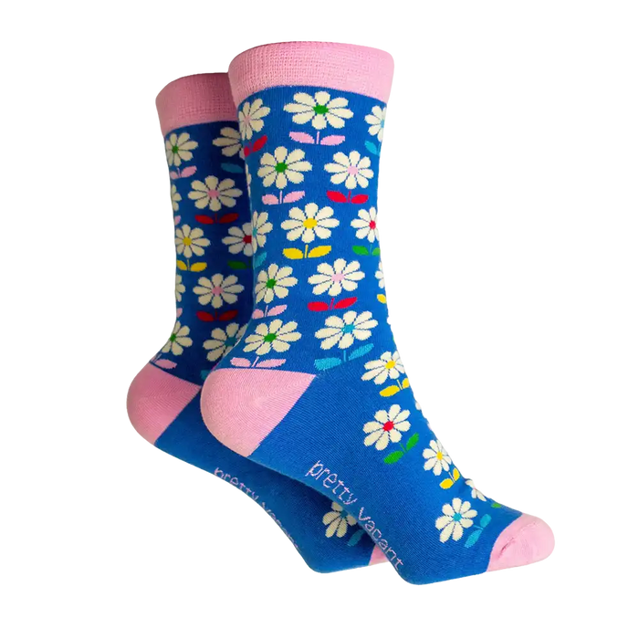Blue socks with a pale pink ankle, heel and toe. Features white daisies with multicoloured centres and leaves.