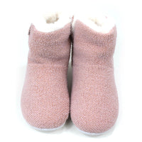 Shu Da Jenny ankle booties slippers. Pink knitted. White furry lining. Front view.